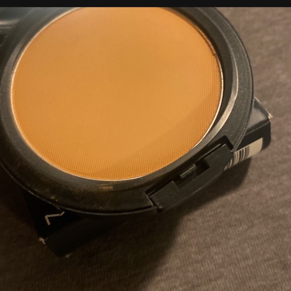 Mac foundation powder